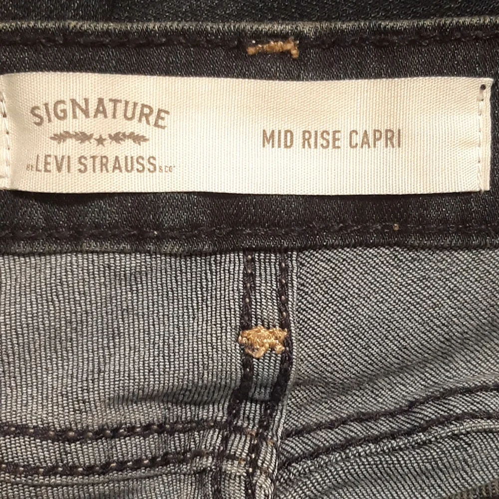 Levi Mid Rise Capri jeans size 12 - Picture 4 of 6